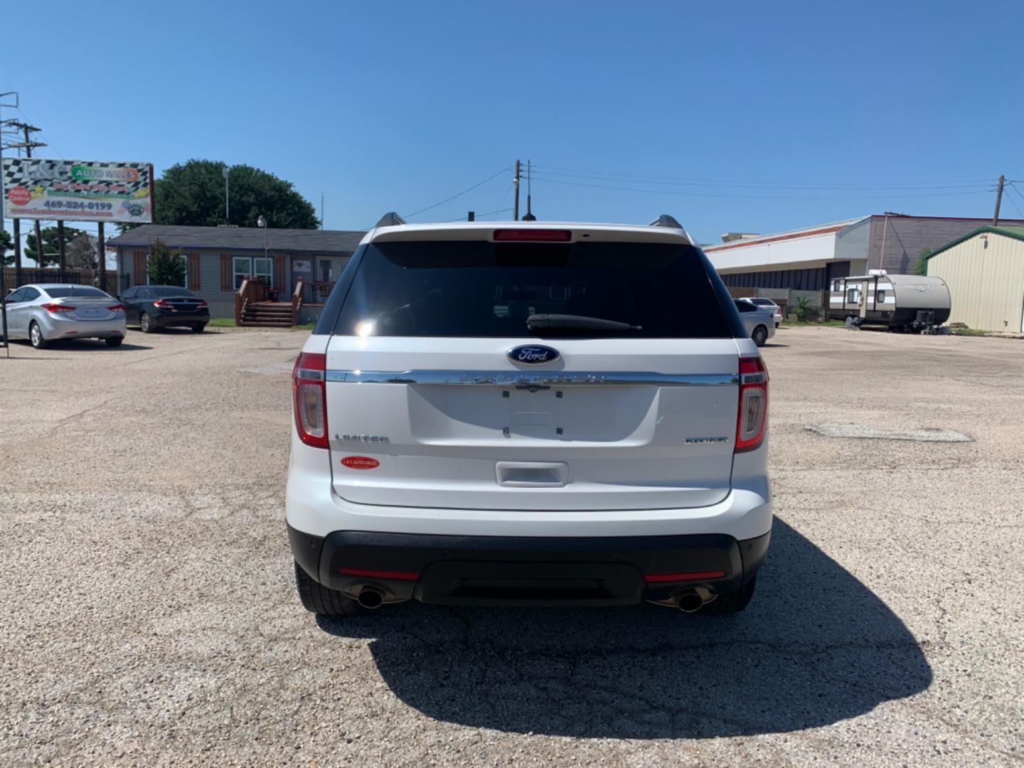 2013 White /Black/Mocha Ford Explorer Limited (1FM5K7F80DG) with an 3.5L FI DOHC 213 CID engine, AUTOMATIC transmission, located at 1830 North Belt Line Road, Irving, TX, 75061, (469) 524-0199, 32.834373, -96.993584 - Photo#4